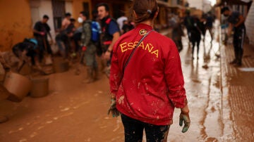 Voluntarios en la zona afectada por la DANA