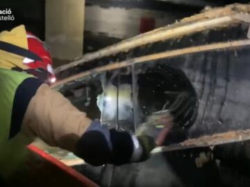 Bomberos de la diputación de Castellón en el parking de Catarroja