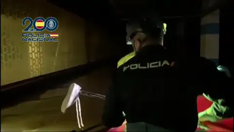 La búsqueda de la policía en el parking de Bonaire La búsqueda de la policía en el parking de Bonaire