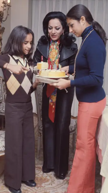 Lola Flores con sus hijas Rosario y Lolita en 1970 Lola Flores con sus hijas Rosario y Lolita en 1970