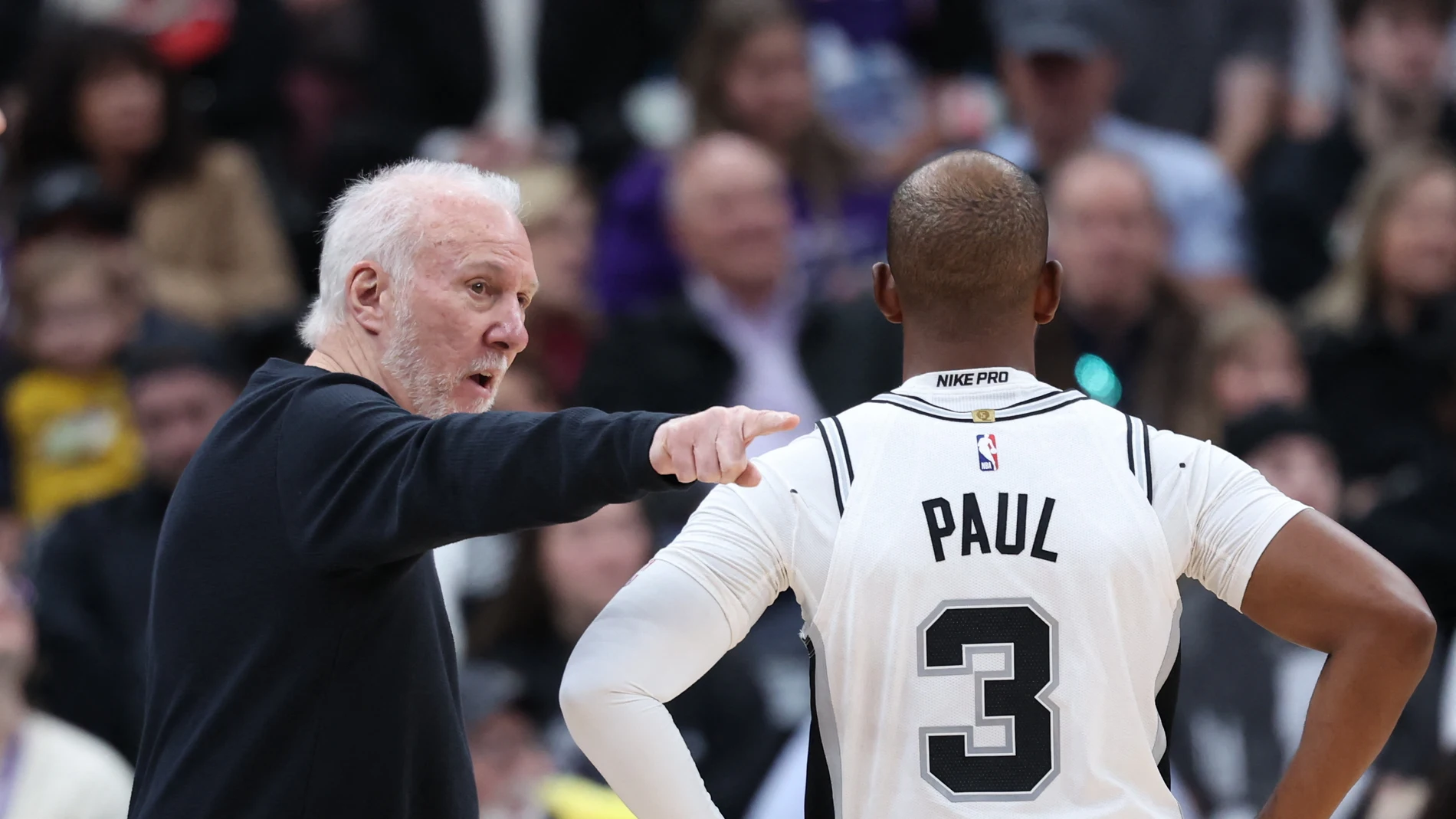 Gregg Popovich da instrucciones a Chris Paul durante el partido ante Utah Jazz el pasado 31 de octubre Gregg Popovich da instrucciones a Chris Paul durante el partido ante Utah Jazz el pasado 31 de octubre