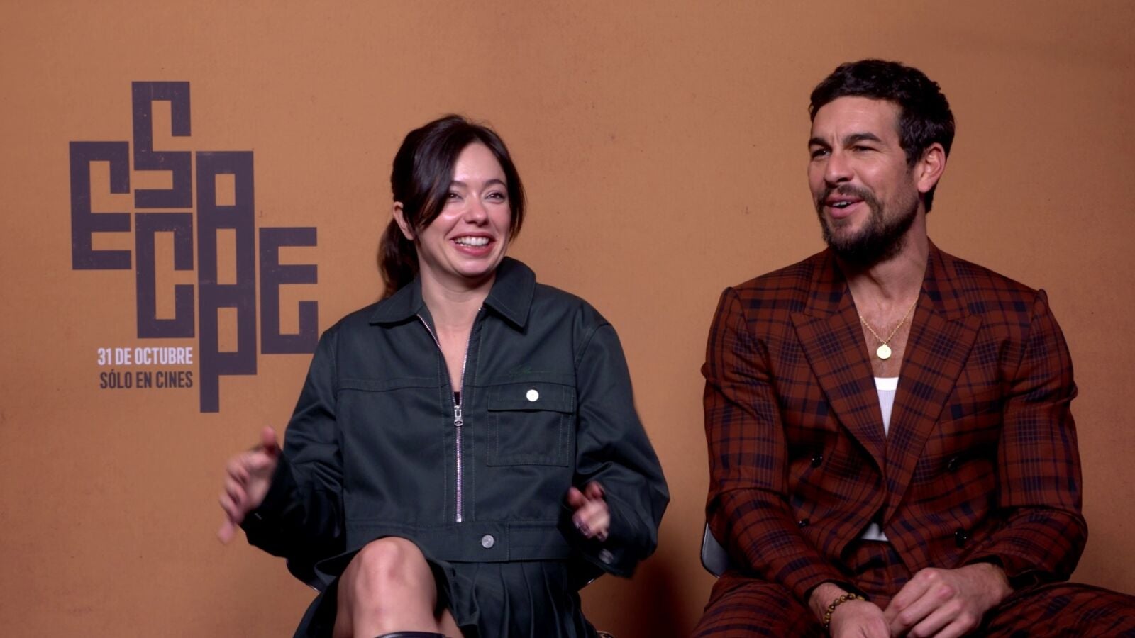 ¿Cómo serían Mario Casas y Anna Castillo, protagonistas de Escape, en la cárcel?: 
