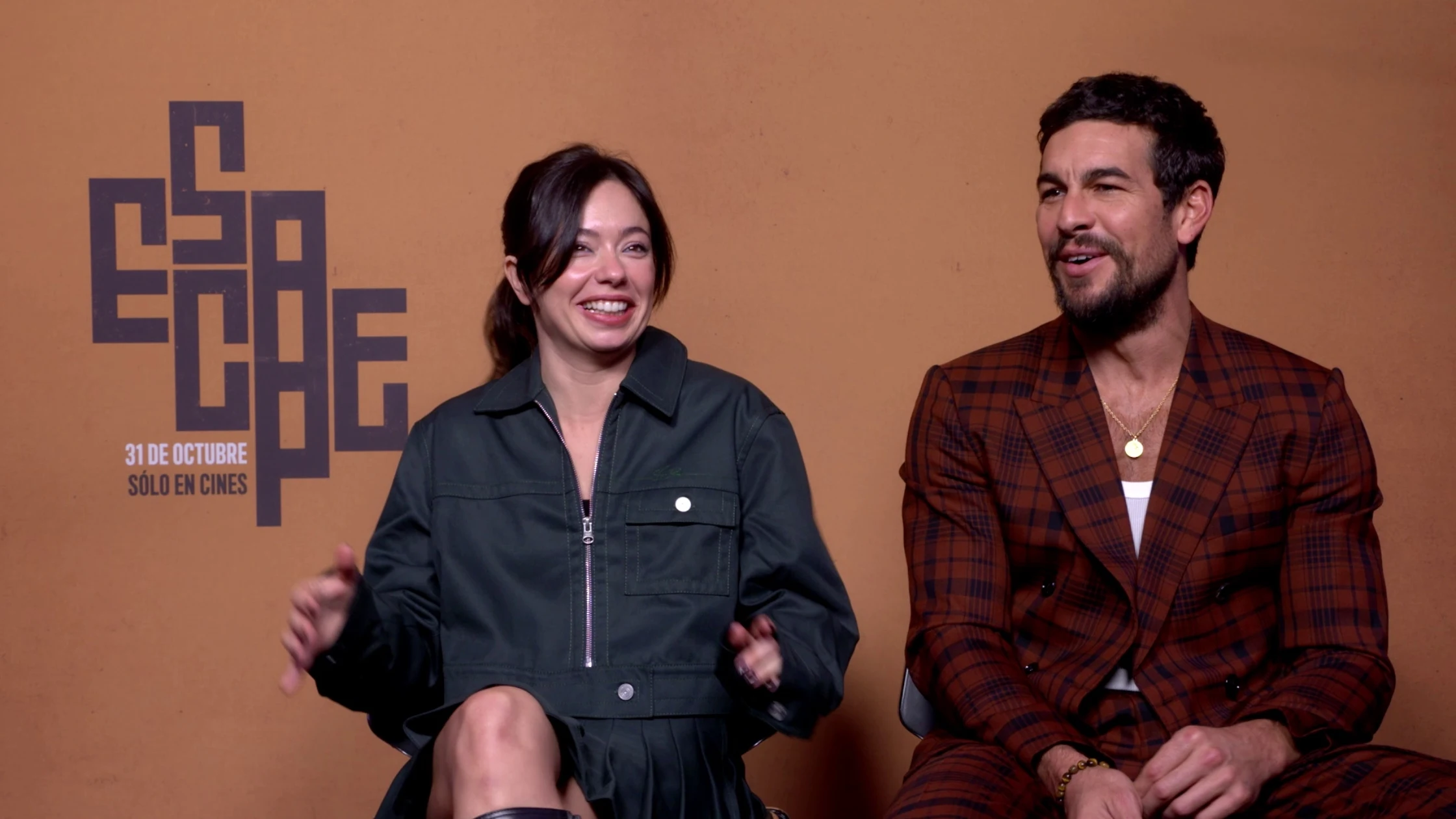 Entrevista a Anna Castillo y Mario Casas por Escape Entrevista a Anna Castillo y Mario Casas por Escape