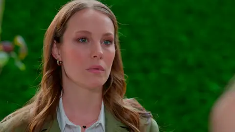 Un adiós definitivo: Süreyya renuncia a Akif y le desea lo mejor a Nebahat con un regalo para el bebé Un adiós definitivo: Süreyya renuncia a Akif y le desea lo mejor a Nebahat con un regalo para el bebé