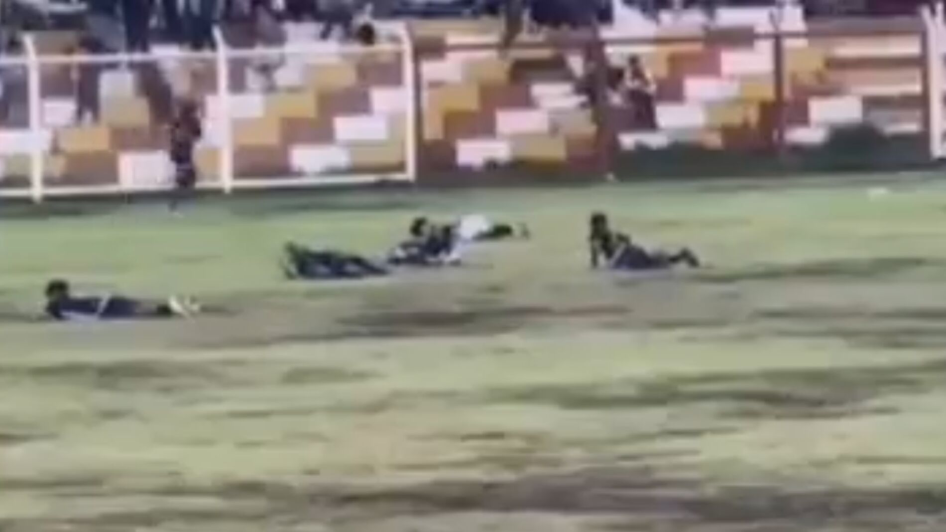 Muere el futbolista José Hugo de la Cruz Meza por el impacto de un rayo en  pleno partido