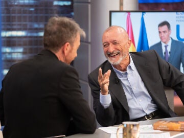 Arturo Pérez-Reverte, sobre Pedro Sánchez: "Su falta de escrúpulos le convierten en un personaje único"