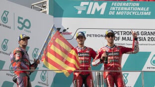 Jorge Mart&iacute;n (i), Bagnaia y Bastianini en Malasia
