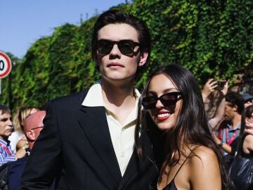 Louis Partridge y Olivia Rodrigo