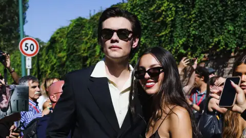 Louis Partridge y Olivia Rodrigo Louis Partridge y Olivia Rodrigo