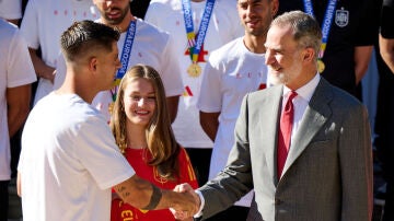 Morata saluda al rey Felipe VI tras ganar la EURO