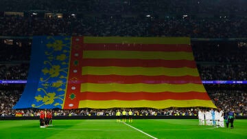 Homenaje en el Santiago Bernabéu a los fallecidos y afectados por la DANA en Valencia