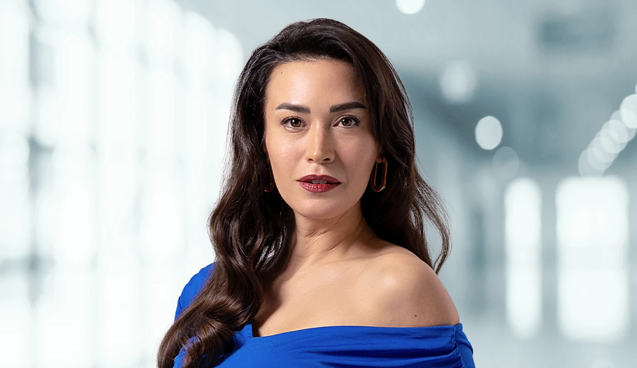 Ecem Özkaya es Rengin, la amante de Timur obsesionada con Bahar