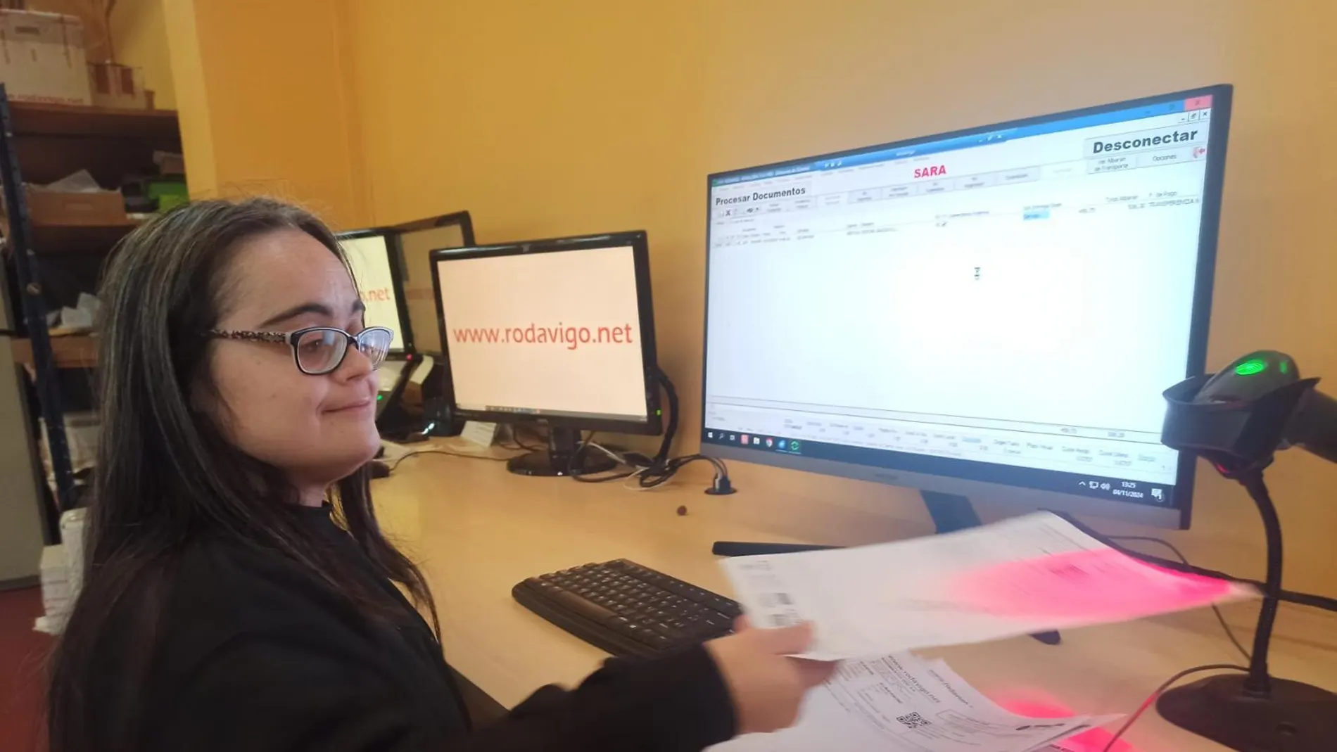 Una de las trabajadoras de la Asociación Una de las trabajadoras de la Asociación