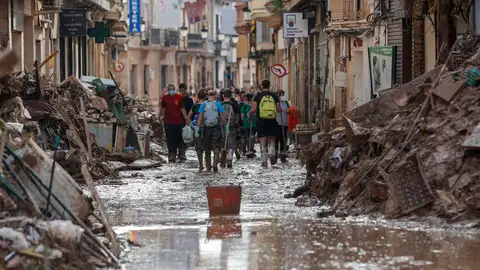 Una de las calles de Paiporta encharcadas por las lluvia Una de las calles de Paiporta encharcadas por las lluvia