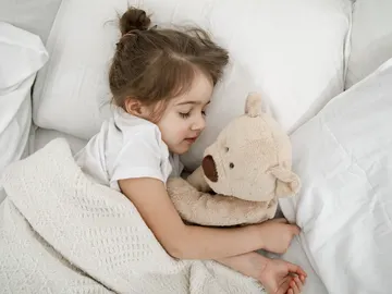 Niña durmiendo con coleta Niña durmiendo con coleta