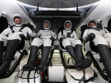 Los miembros de la tripulación 8 de SpaceX de la NASA