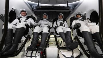 Los miembros de la tripulación 8 de SpaceX de la NASA