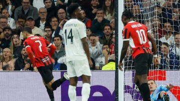 Aurélien Tchouaméni se lamenta tras el gol de Álvaro Morata