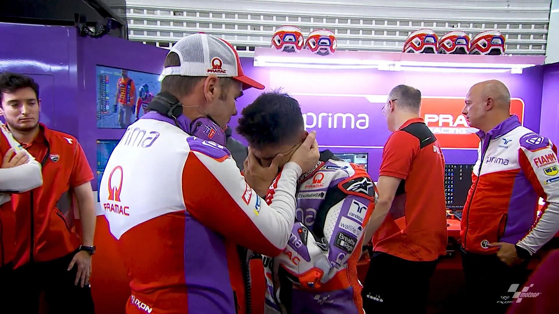 Fonsi Nieto junto a su piloto Jorge Martín Fonsi Nieto junto a su piloto Jorge Martín