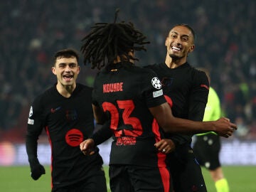 Raphinha, Koundé y Pedri celebran un gol ante el Estrella Roja