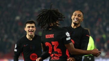 Raphinha, Koundé y Pedri celebran un gol ante el Estrella Roja