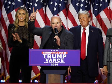 Dana White, en el escenario junto a Donald Trump