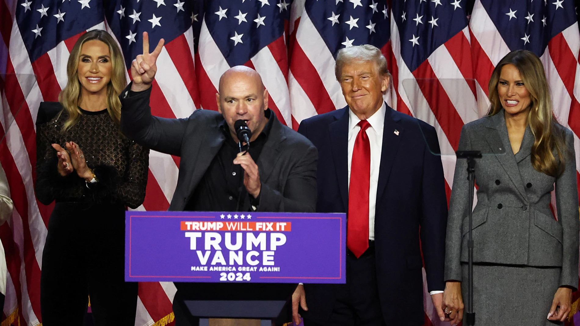Dana White, en el escenario junto a Donald Trump Dana White, en el escenario junto a Donald Trump
