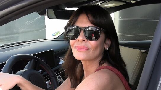 Mar&iacute;a Jos&eacute; Su&aacute;rez atendiendo a la prensa