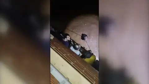 Varios vecinos rescatan a Luis en Albal (Valencia) Varios vecinos rescatan a Luis en Albal (Valencia)