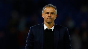 Luis Enrique, muy serio en el PSG - Atl&eacute;tico