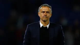 Luis Enrique, muy serio en el PSG - Atlético Luis Enrique, muy serio en el PSG - Atlético