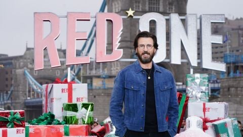 Chris Evans en el estreno de Red One