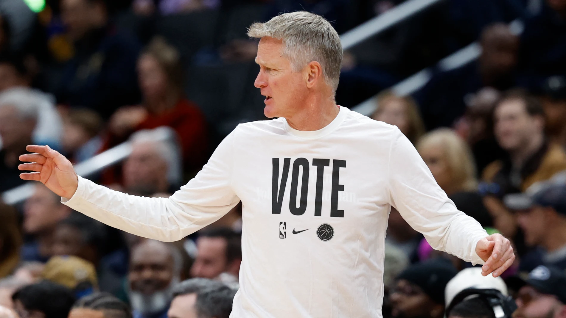 Steve Kerr, dirigiendo a los Warriors en la NBA Steve Kerr, dirigiendo a los Warriors en la NBA