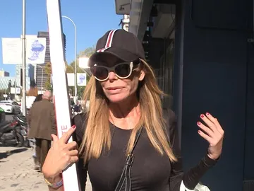 Lara Dibildos siendo preguntada Lara Dibildos siendo preguntada