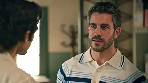Víctor se enfrenta a Andrés por María al darse cuenta de que su matrimonio no es tan perfecto como quieren hacer creer Víctor se enfrenta a Andrés por María al darse cuenta de que su matrimonio no es tan perfecto como quieren hacer creer