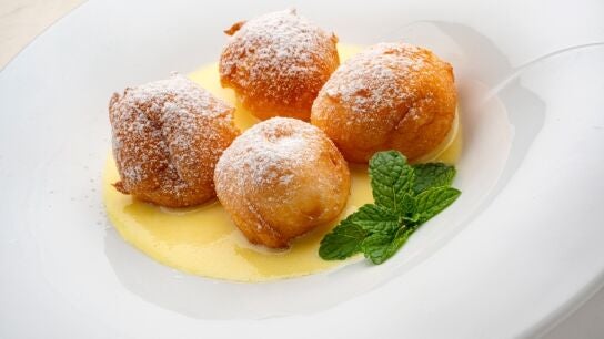 Receta exprés de buñuelos de viento con natillas, de Karlos Arguiñano: "Hacedlo porque vais a flipar"