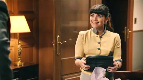 Miriam vuelve a acercarse a Joaquín y se gana su confianza eligiendo… ¡un regalo para Gema! Miriam vuelve a acercarse a Joaquín y se gana su confianza eligiendo… ¡un regalo para Gema!