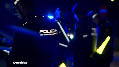 Agentes de Policía patrullan las calles de los municipios afectados por la DANA para evitar saqueos Agentes de Policía patrullan las calles de los municipios afectados por la DANA para evitar saqueos