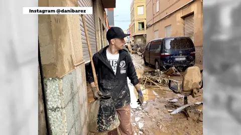 Dani Bárez, luchador de la UFC en las calles de Catarroja Dani Bárez, luchador de la UFC en las calles de Catarroja