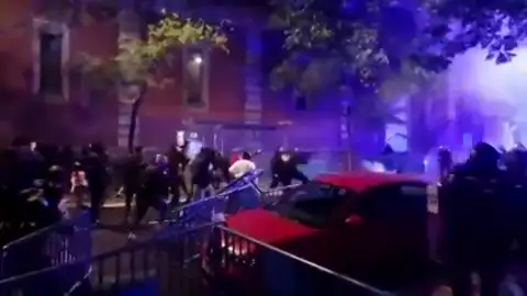 Carga contra manifestantes en Ferraz Carga contra manifestantes en Ferraz