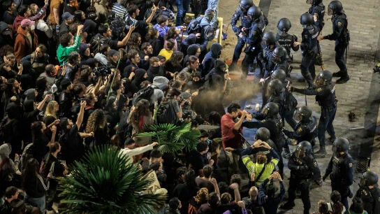 Cargas policiales en la Plaza de la Virgen, Valencia