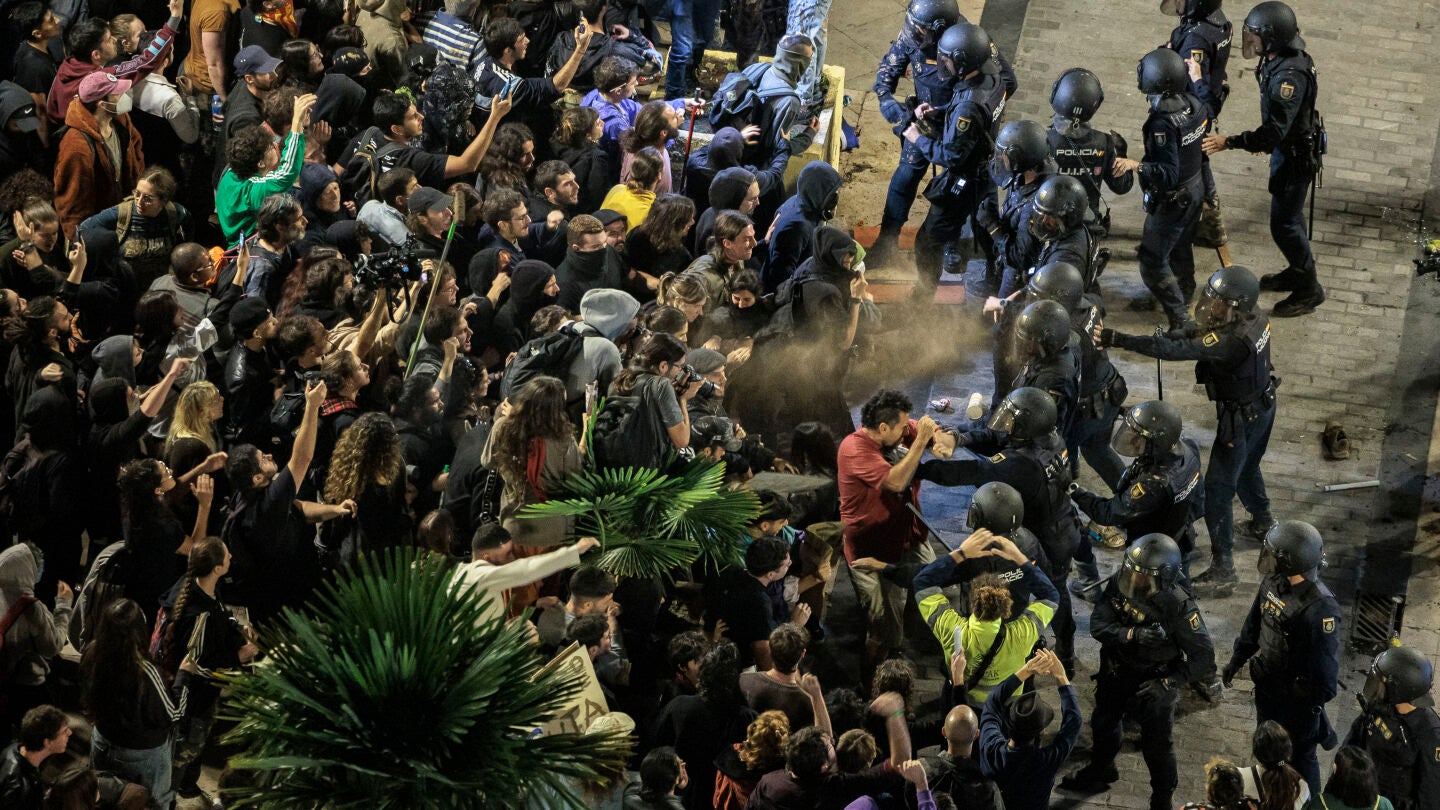 Cargas policiales en la Plaza de la Virgen, Valencia