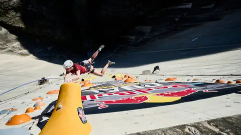 Antena 3 Deportes (10-11-24) Una subida radical por los 180 metros de la presa de Verzasca: así fue el Red Bull Dual Ascent 2024 Antena 3 Deportes (10-11-24) Una subida radical por los 180 metros de la presa de Verzasca: así fue el Red Bull Dual Ascent 2024