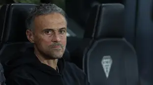 Luis Enrique, en el banquillo del Stade Jean-Bouin Luis Enrique, en el banquillo del Stade Jean-Bouin