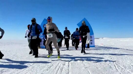 Participantes en la Antartic Ice Ultra 2024