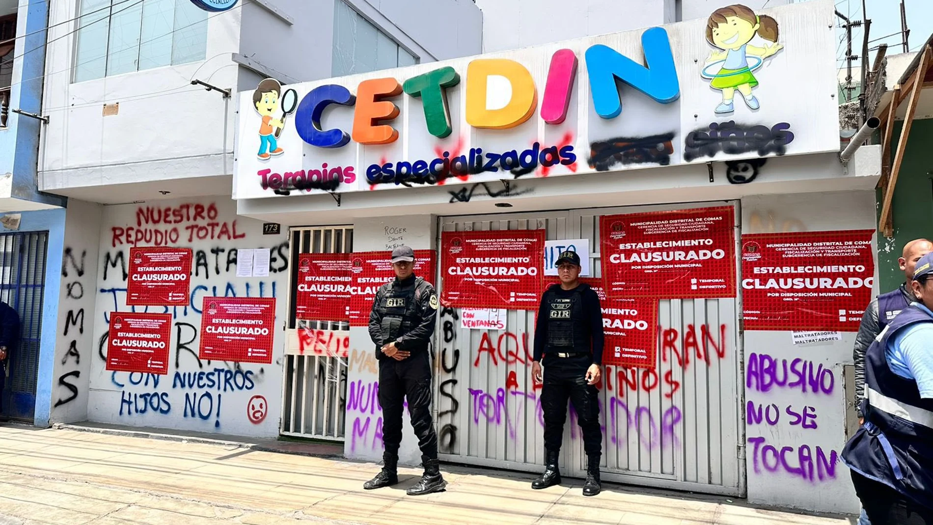 Imagen de la fachada del centro Imagen de la fachada del centro