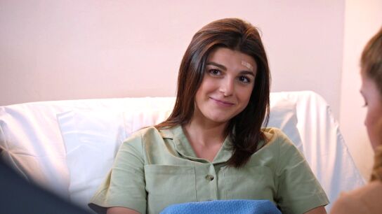 ¡Cansu, fuera de peligro!: Ayten paga su ira expulsando a los Eren del hospital