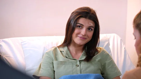 ¡Cansu, fuera de peligro!: Ayten paga su ira expulsando a los Eren del hospital ¡Cansu, fuera de peligro!: Ayten paga su ira expulsando a los Eren del hospital