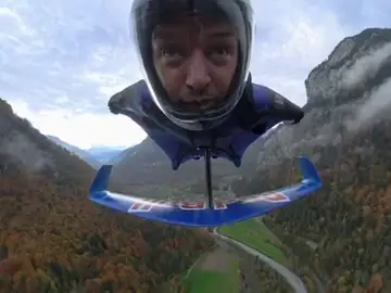 Peter Salzmann rompe récords en el wingsuit Peter Salzmann rompe récords en el wingsuit