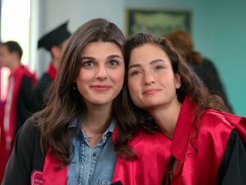 En el pr&oacute;ximo cap&iacute;tulo de Hermanos: los Eren y sus amigos cierran su etapa en el Ataman con un inolvidable d&iacute;a, &iexcl;su graduaci&oacute;n!
